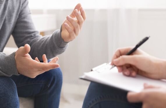 シール貼りなどの軽作業に対して工賃をお支払いしております | 守口市の就労支援事業所・一般社団法人あさつゆ